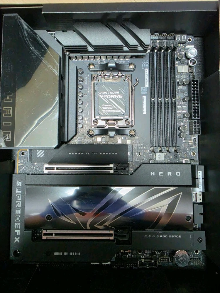 ASUS CROSSHAIR X870E HERO 판매합니다 이미지