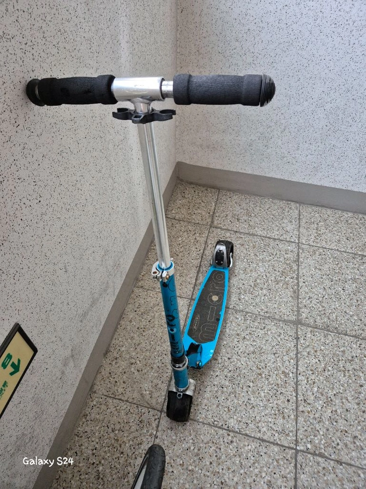 마이크로 로켓 접이식 킥보드 이미지