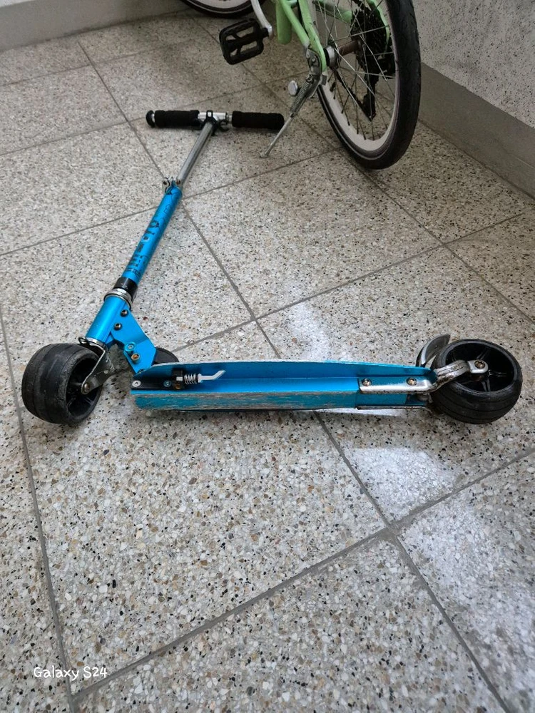 마이크로 로켓 접이식 킥보드 이미지