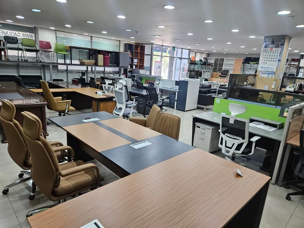 중고 사무실책상 의자 수납장 중역용 책장 의자 테이블 사무용가구 02-3482-3633 이미지