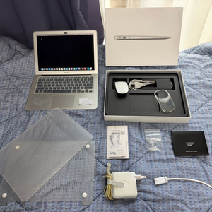 맥북에어 13인치 i5 2012 풀박 신품급 256GB 4GB 매직마우스 인텔 맥북 프로 노트북 이미지