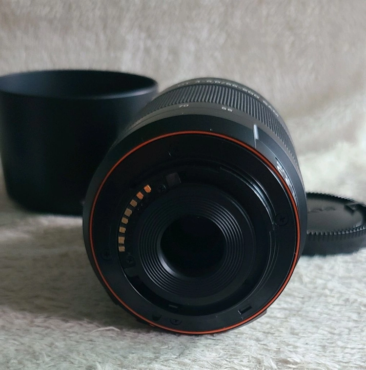 소니 55-200mm 망원렌즈입니다 이미지