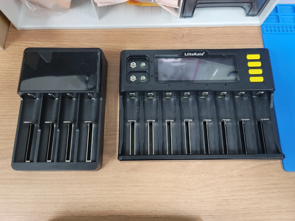 라이칸 배터리 충전기 L4 AA 18650 등 여러가지 호환 3700mAh 11.1V 리튬폴리머 배터리 - 안심되는 중고거래