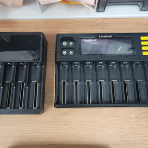 라이칸 배터리 충전기 L4 AA 18650 등 여러가지 호환 3700mAh 11.1V 리튬폴리머 배터리 이미지