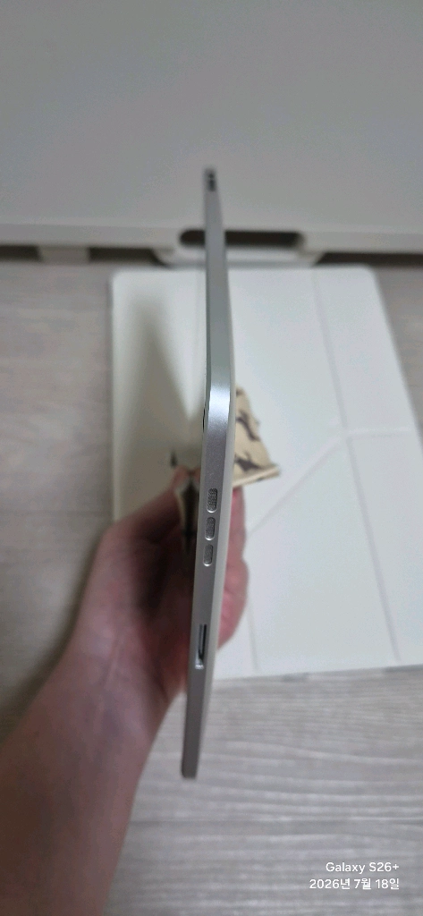 [S급 소장용] 애플 아이패드 1세대 64GB + 정품 충전기 세트 (초기화 완료) 이미지
