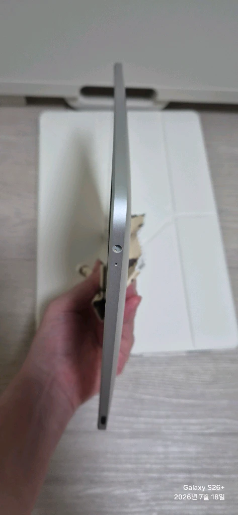 [S급 소장용] 애플 아이패드 1세대 64GB + 정품 충전기 세트 (초기화 완료) 이미지
