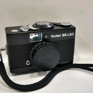 롤라이 35 LED 블랙 필름 카메라 이미지