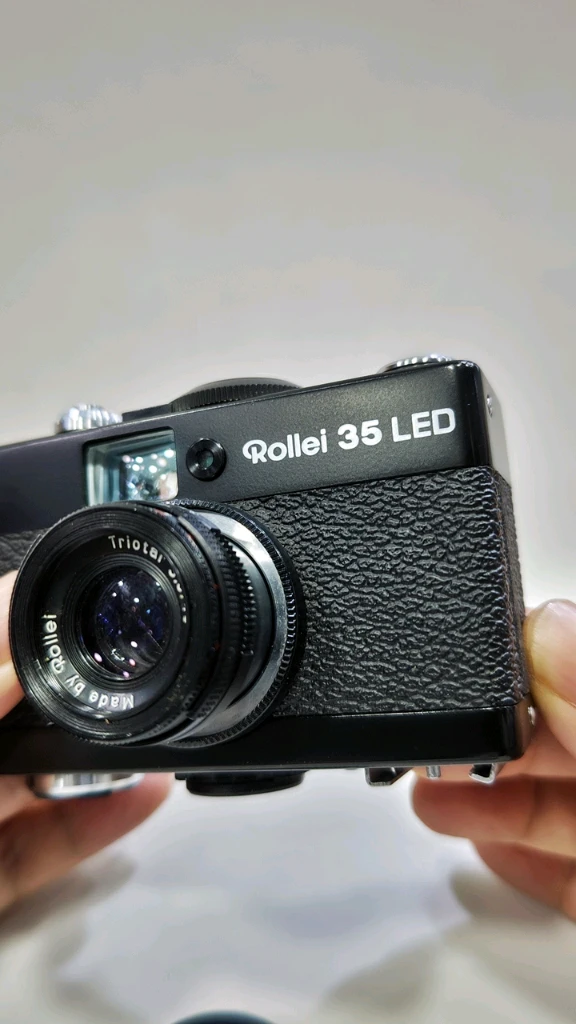 롤라이 35 LED 블랙 필름 카메라 이미지