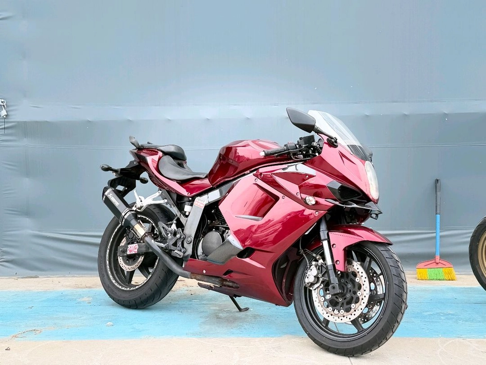 코멧250r/15년식/4만키로/135만원/상태굿 이미지