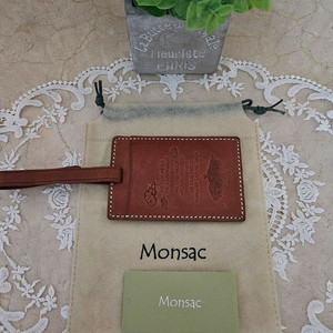 [새상품/파우치포함] 몽삭(Monsac) 천연 가죽 카드홀더 / 네임택 (브라운) 이미지