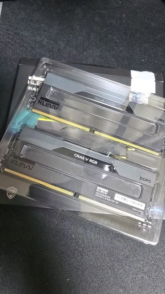 KLEVV CRAS V RGB DDR5 32GB (16gb x 2 ) 이미지