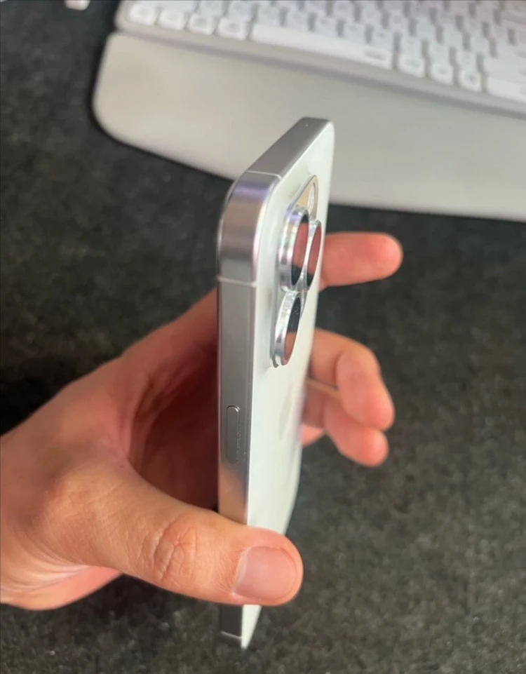 서울 아이폰15 프로맥스 화이트 256GB 이미지
