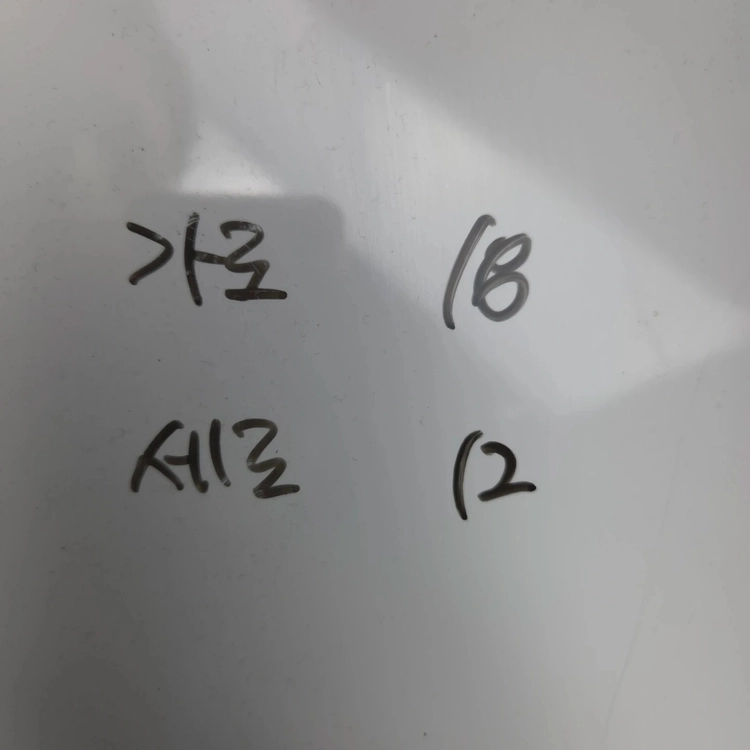 쿠론 x 럭키슈에뜨 천연가죽 블랙 미니 크로스백 이미지