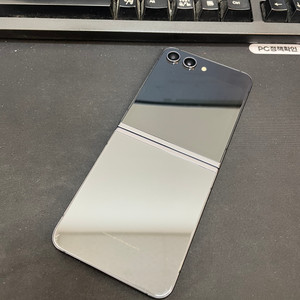 갤럭시Z플립5 블랙 256GB 무잔상 가성비좋은 중고25만6천팝니다 이미지