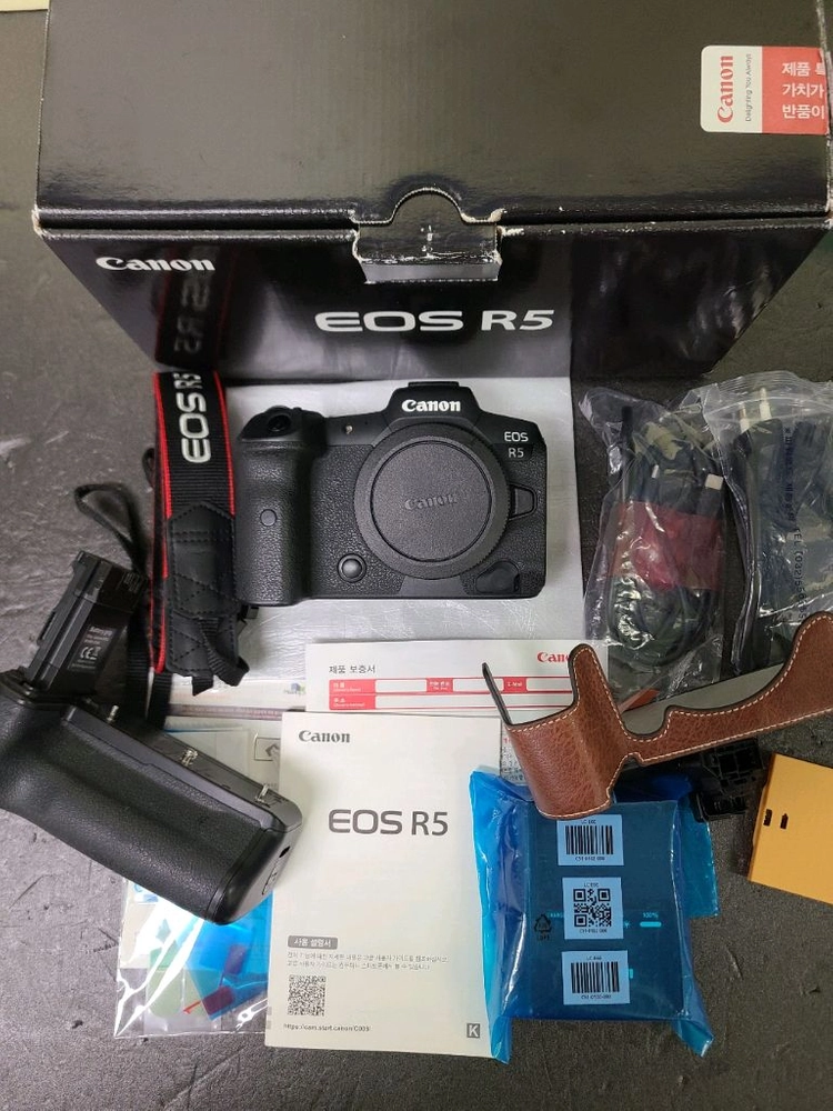 캐논eos r5 캐논r5 상태좋은바디처분해요~ 세로그립하프케이스포함 이미지