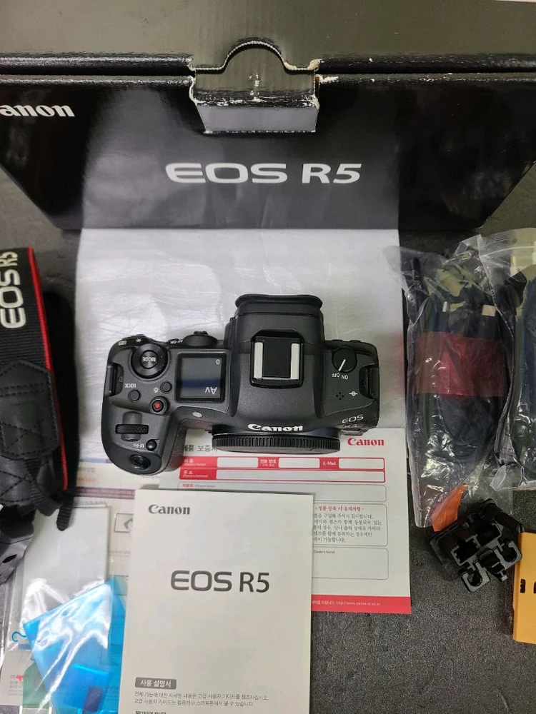 캐논eos r5 캐논r5 상태좋은바디처분해요~ 세로그립하프케이스포함 이미지