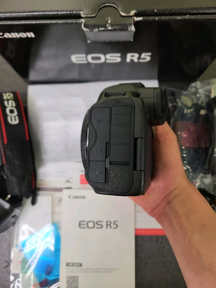 캐논eos r5 캐논r5 상태좋은바디처분해요~ 세로그립하프케이스포함 이미지