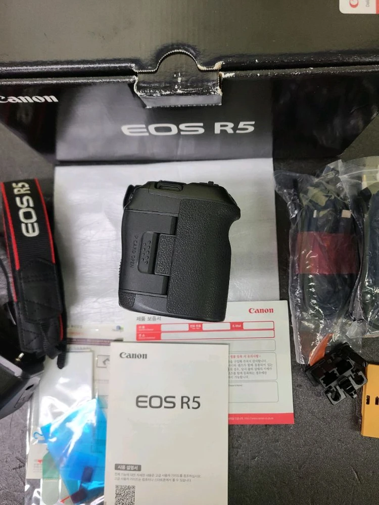 캐논eos r5 캐논r5 상태좋은바디처분해요~ 세로그립하프케이스포함 이미지