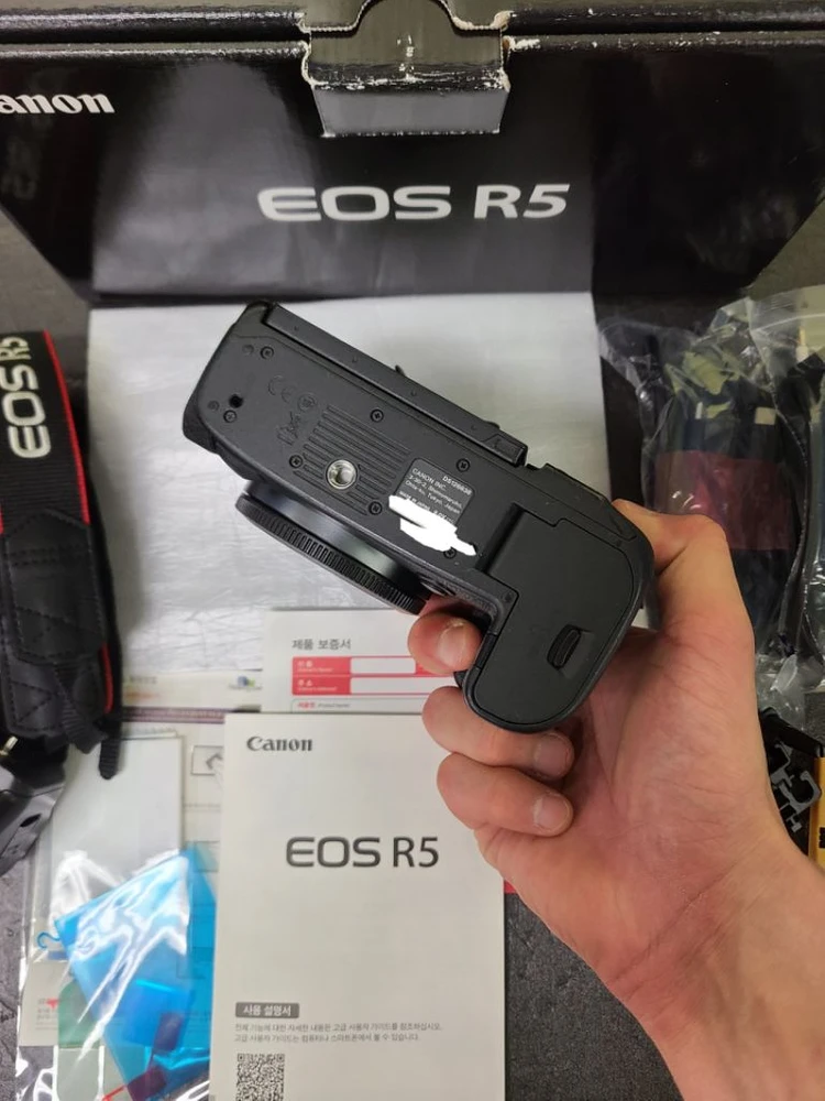캐논eos r5 캐논r5 상태좋은바디처분해요~ 세로그립하프케이스포함 이미지
