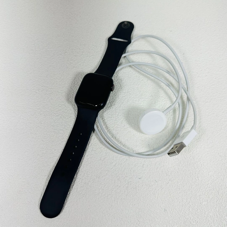 애플워치8 41MM 블랙색상 판매해요. 외관S급+충전기포함 이미지