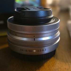 니콘 NIKKOR Z DX 16-50mm 실버 렌즈 이미지