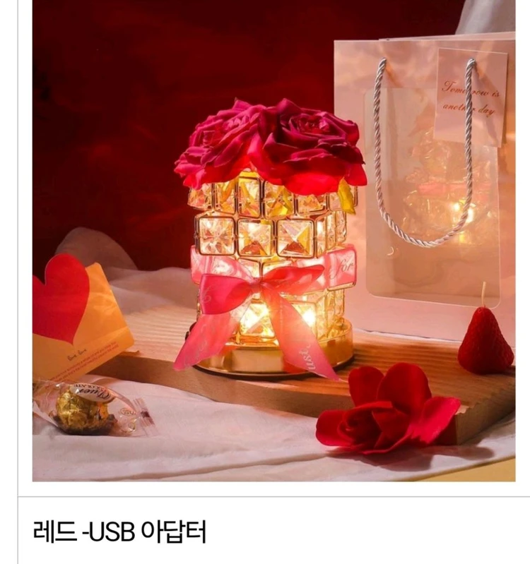 로즈 크리스탈 무드등 미개봉고급스러운 크리스탈 디자인에 생화 같은 장미가 어우러진 무드등이에요은은한 조명으로 공간을 이미지