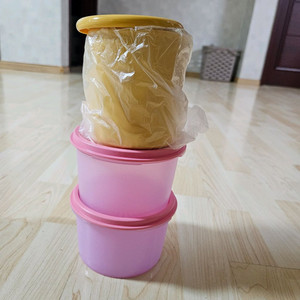타파웨어 전자레인지용 컵 밀폐용기. 이미지