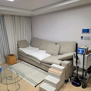 까미나르 클라우드 클래식 쇼파 4인용 방석 2개씩. 이미지