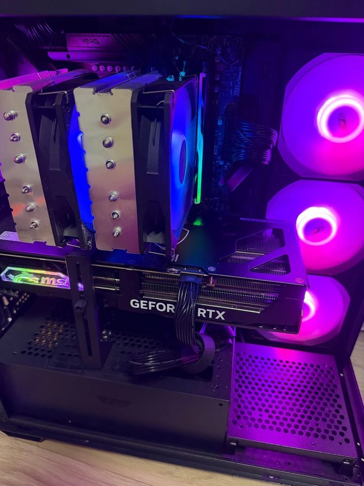 RTX 4080super 게이밍 PC 본체 이미지