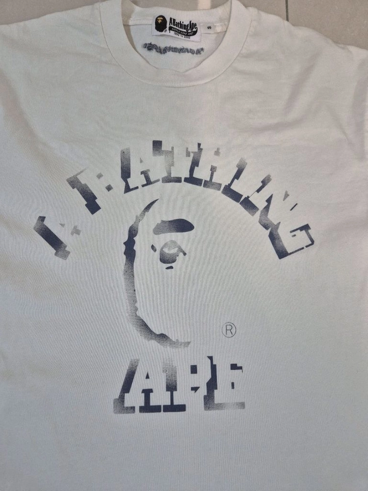 가격내림/베이프BAPE 화이트 반팔 자수 레터링 티셔츠/S사이즈 이미지