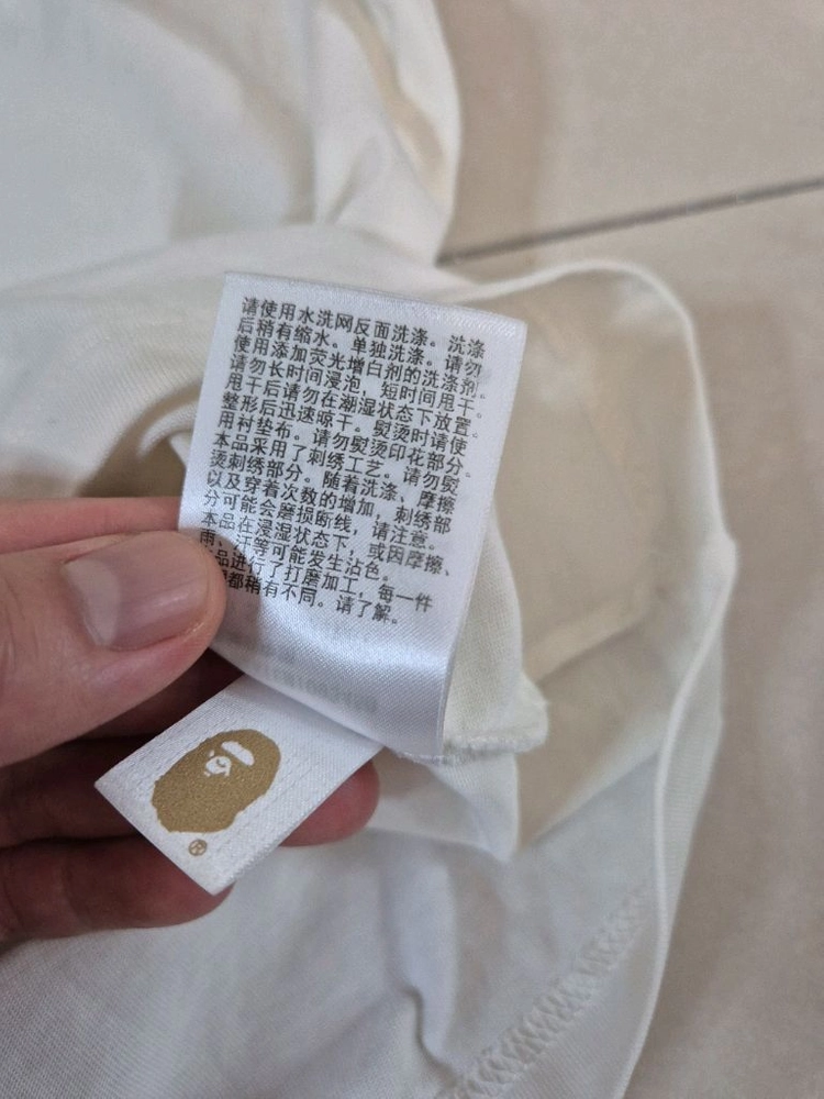 가격내림/베이프BAPE 화이트 반팔 자수 레터링 티셔츠/S사이즈 이미지