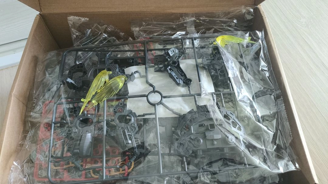맹호 RG 1/100 지옹+ HG 오사카 엑스포 글래스 페더 퍼스트 건담 이미지