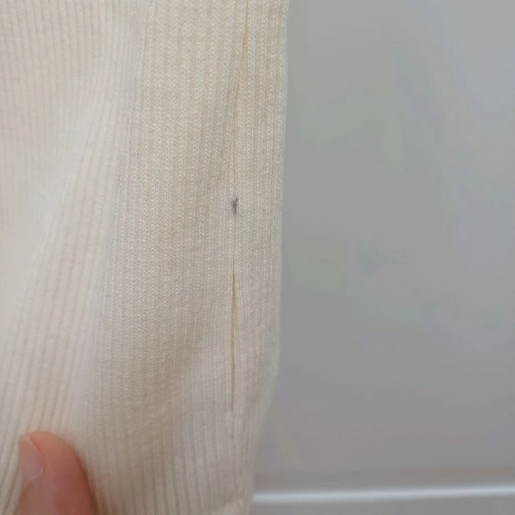 [미착용] 아워모먼트 절개 슬리브리스 _크림컬러 이미지
