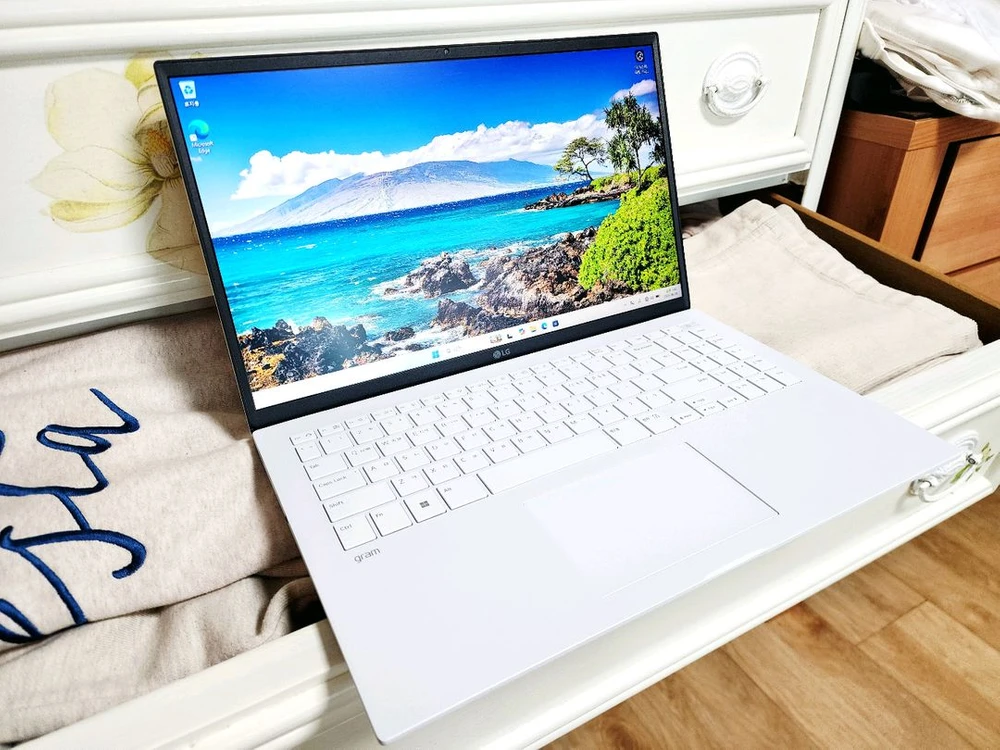 최상급 23년 LG 그램 13세대 12코어+ i5 16G 순정 윈11 프로 이미지