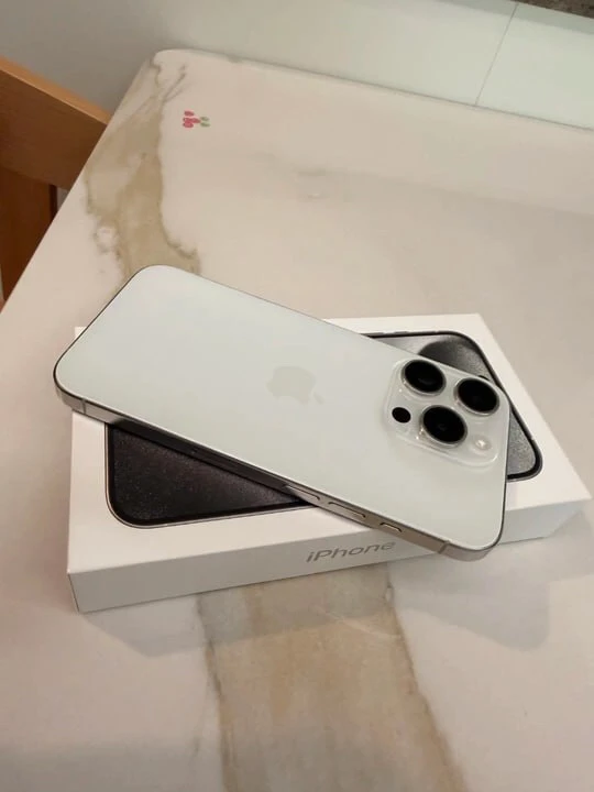 아이폰15프로 512GB 화이트 - 안심되는 중고거래