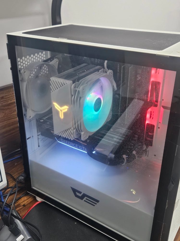 라이젠 3600 / 32GB / GTX 1660S / 삼성 NVMe 1TB 화이트 게이밍 PC 이미지