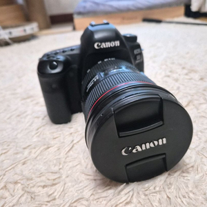 캐논 EOS 5D Mark IV + EF 24-70mm 렌즈(직거래만 가능)