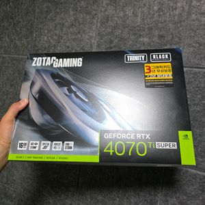 RTX 4070 Ti SUPER 그래픽카드 이미지