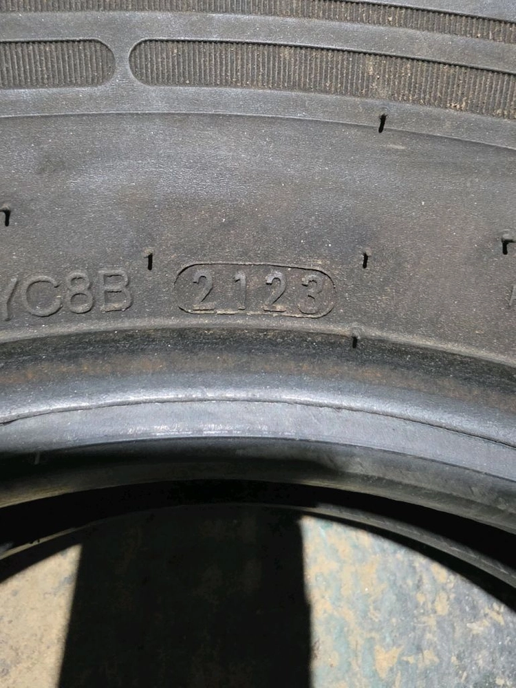 195 r14 화물차 트럭 중고타이어 이미지