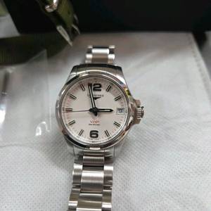 론진 vhp 36mm 쿼츠 남성 시계 풀박스 판매합니다.박스, 보증서, 여분코 등 풀박스 입니다.나토 스트랩 (새거 이미지