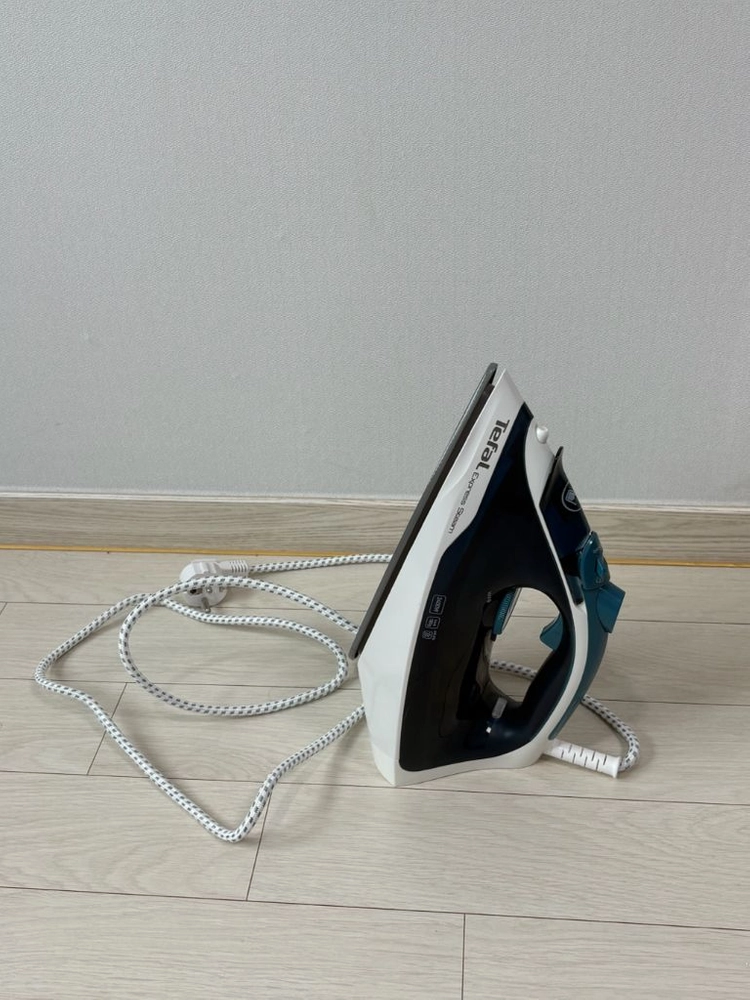Tefal Express steam iron 이미지