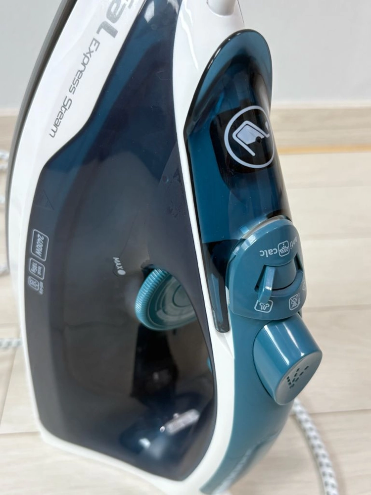 Tefal Express steam iron 이미지