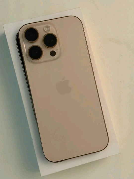 아이폰 16 프로 256GB 데저트 티타늄 배터리 96% - 안심되는 중고거래