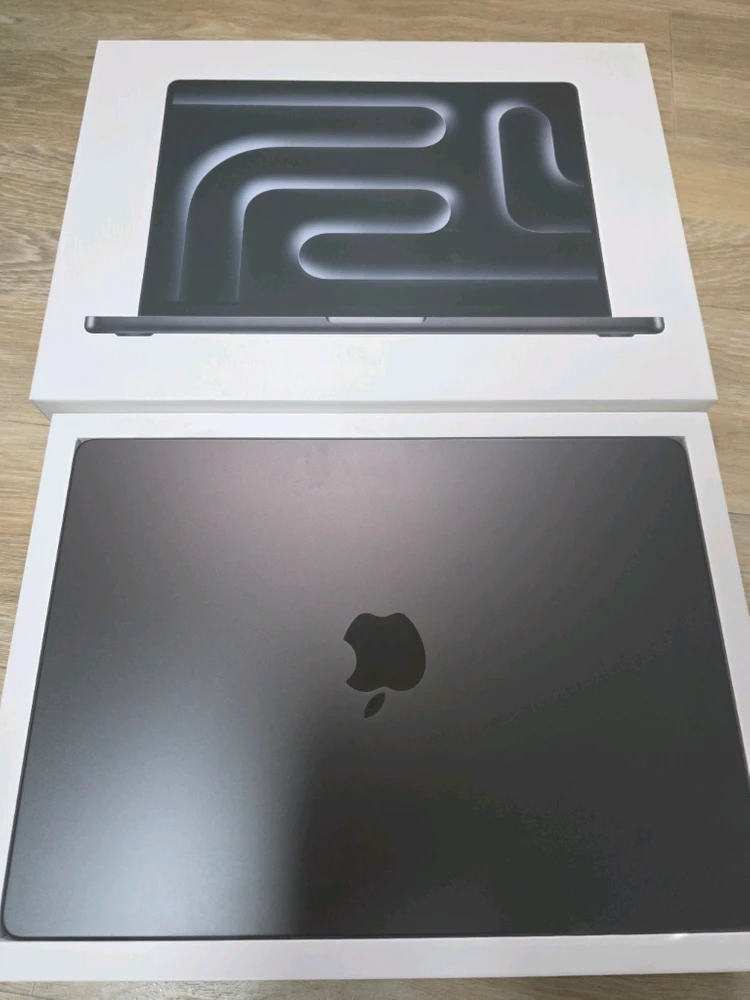 맥북 프로 m5 14인치 10코어 24gb 1tb - 안심되는 중고거래