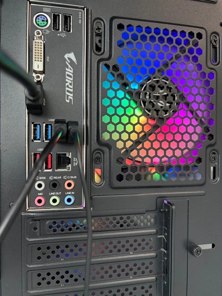 PC 본체 팝니다 (사진 사양 참고) - AMD Ryzen 3 3200G / RAM 8GB - 안심되는 중고거래