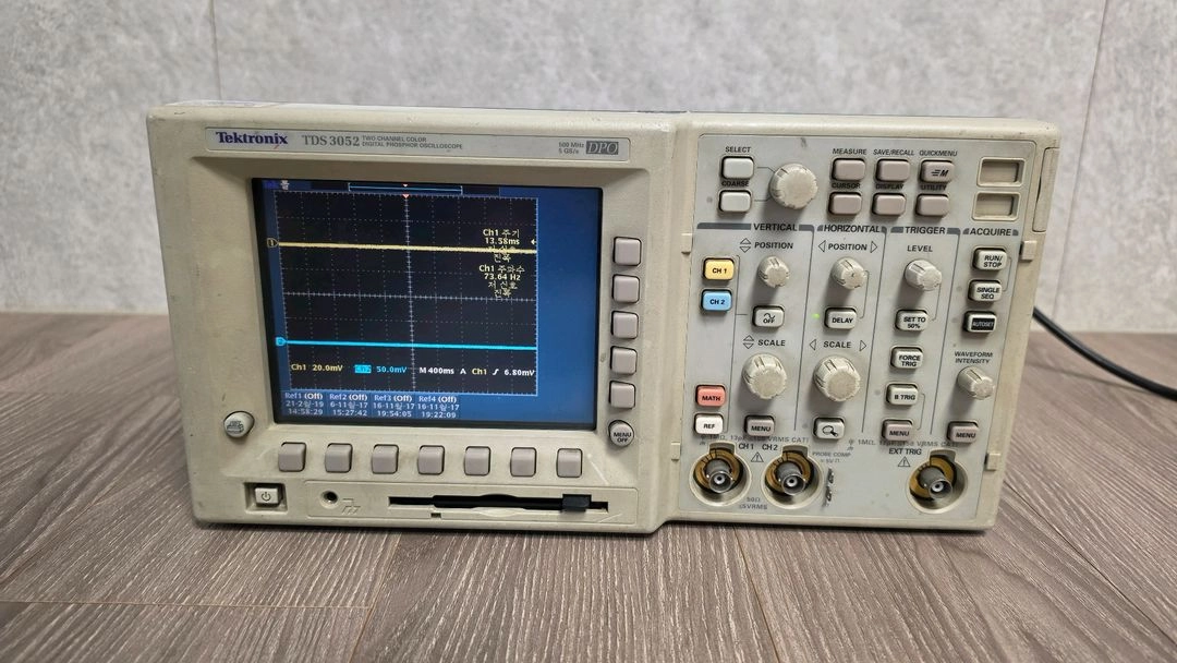 Tektronix 텍트로닉스 TDS3052 500MHz 2Ch Oscilloscope 오실로스코프 이미지