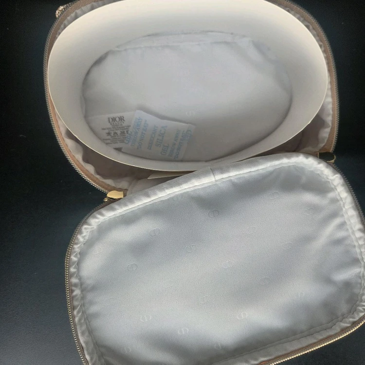 정품 디올 홀리데이 파우치 이미지