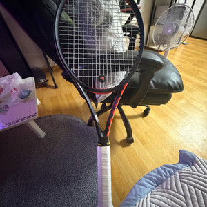 윌슨 v3 pro번프로 100 라켓 305g 팔아요 이미지