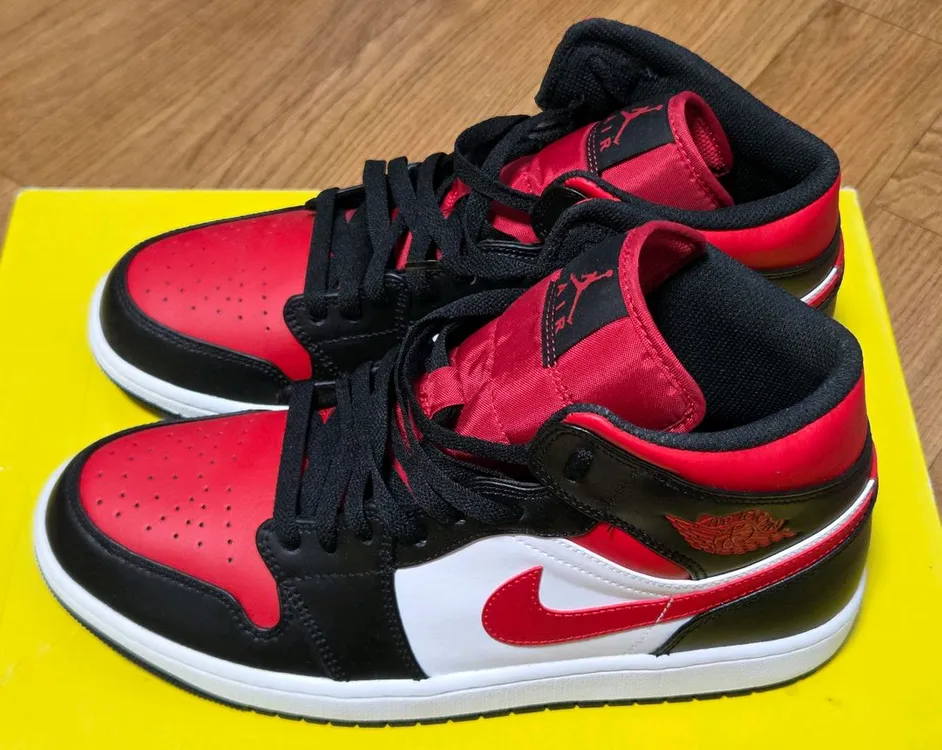 [정품 새제품] 나이키 에어조던1 미드 블랙파이어 팝니다. NIKE 이미지