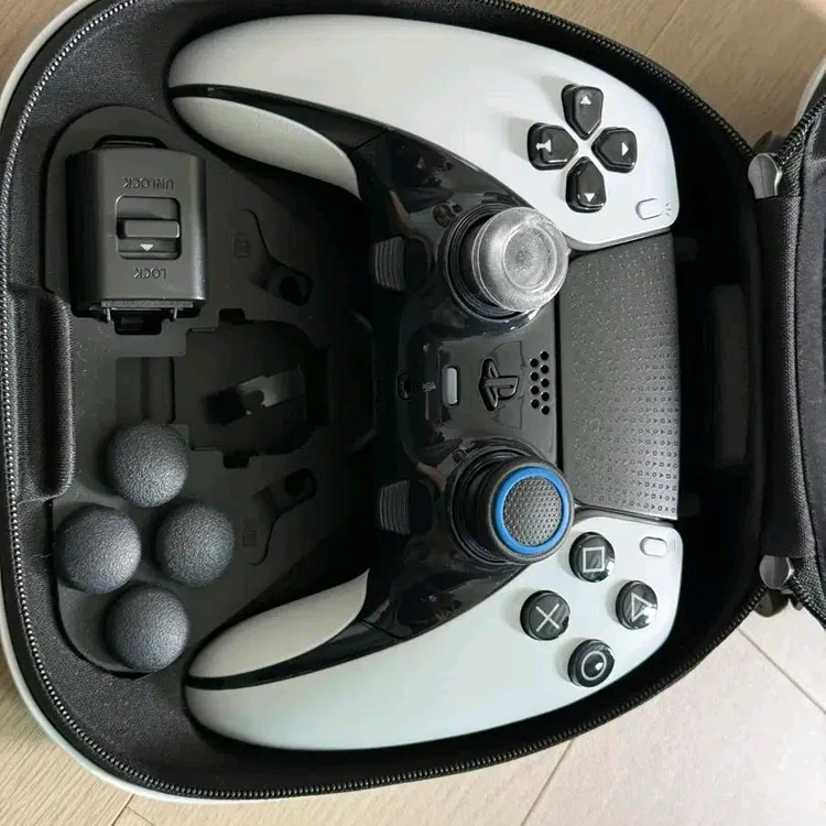 PS5 PRO (플스5 프로) + 디스크 드라이브 및 구성품 일괄 판매 이미지